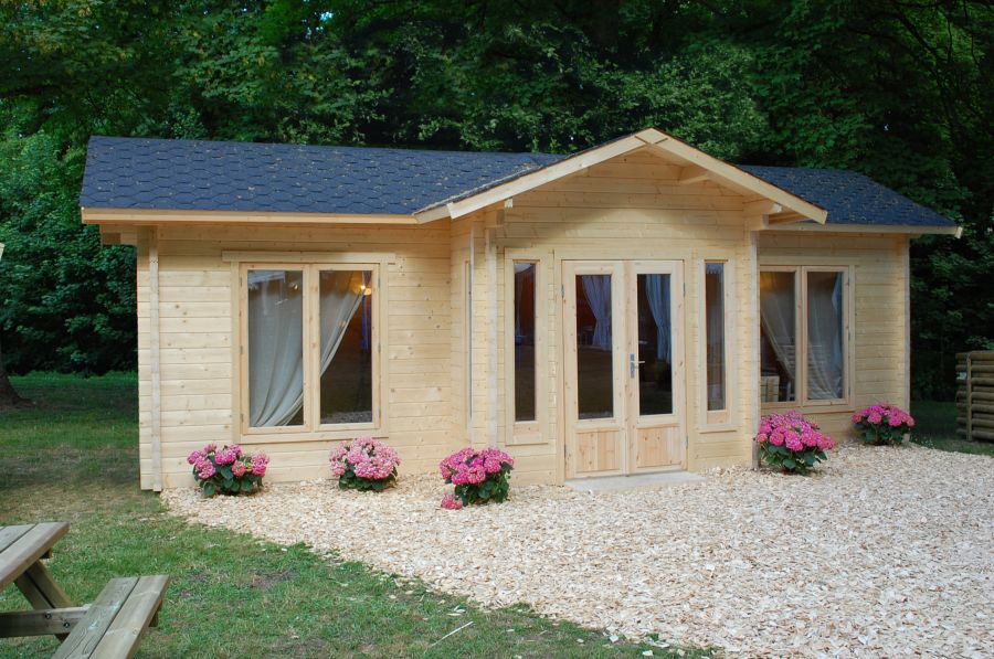 Tips for Enjoying your Garden Cabin in Autumn